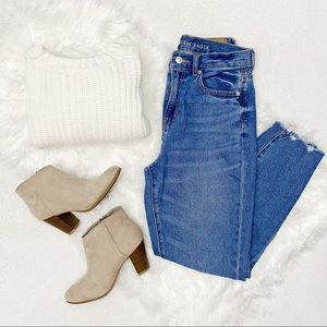 🌿 American Eagle High Rise Mom Jeans 🌿